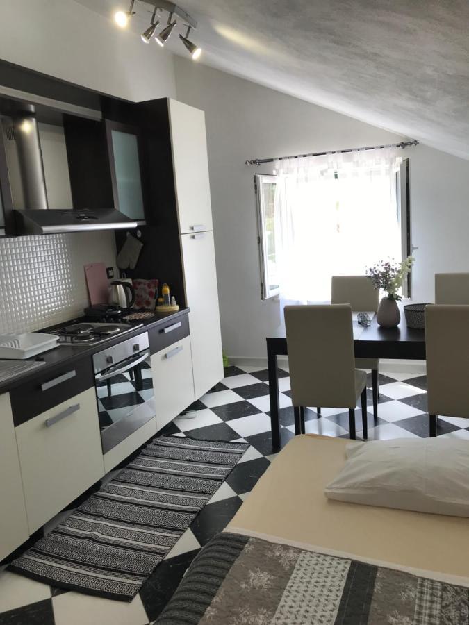 Apartments Renata Pucisca Ngoại thất bức ảnh