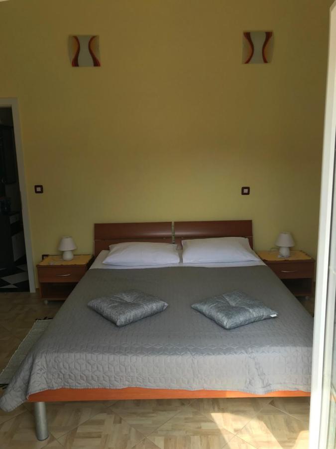 Apartments Renata Pucisca Ngoại thất bức ảnh