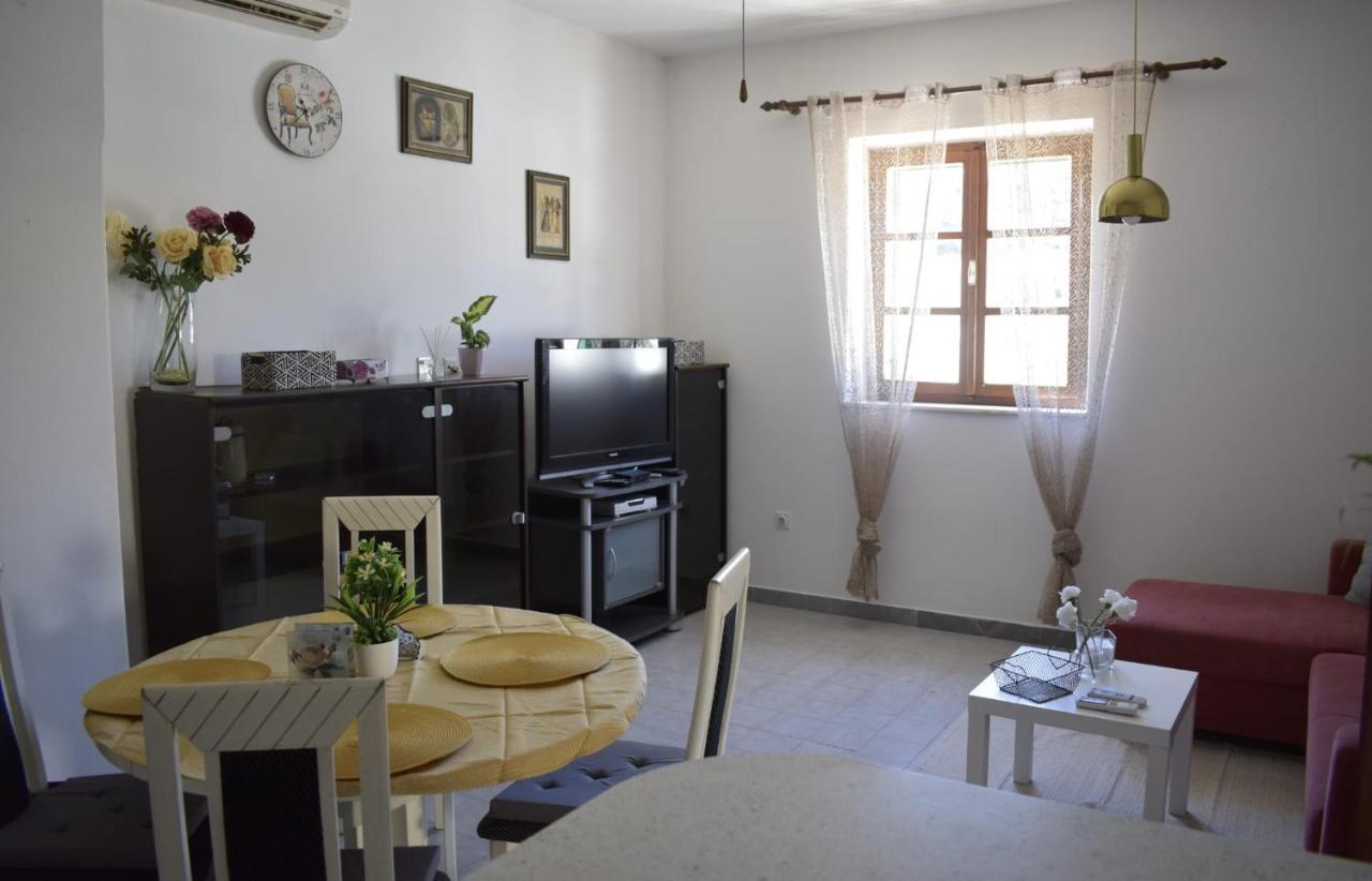 Apartments Renata Pucisca Ngoại thất bức ảnh