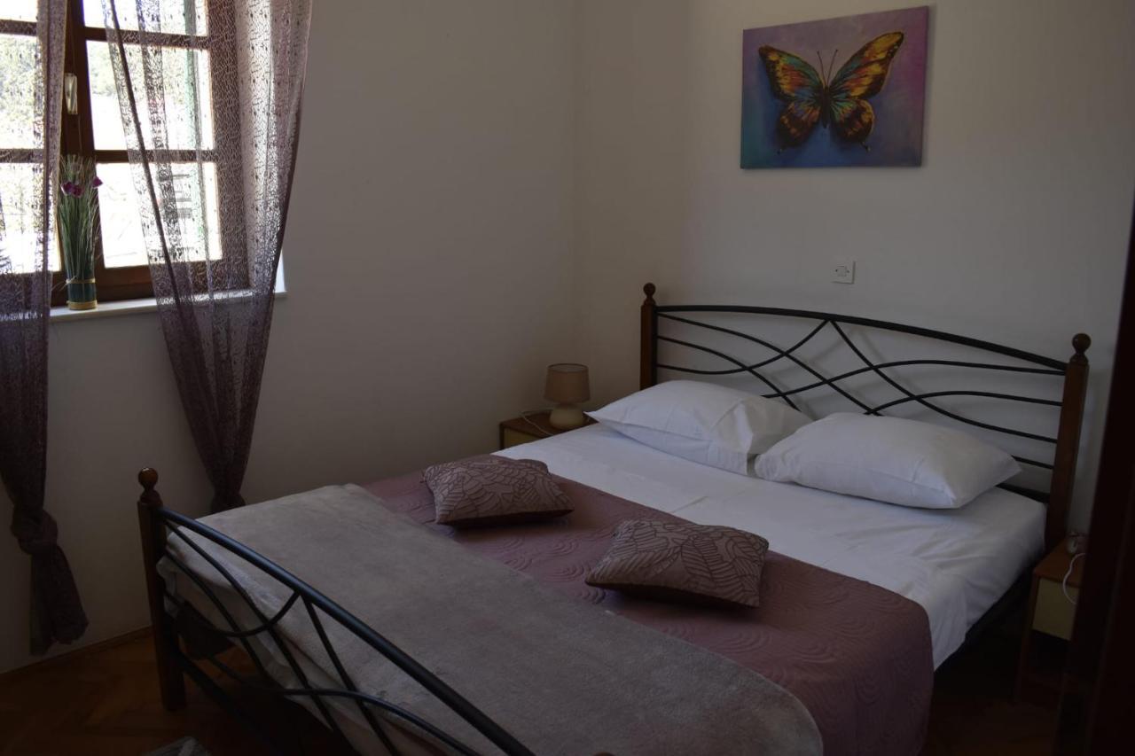 Apartments Renata Pucisca Ngoại thất bức ảnh